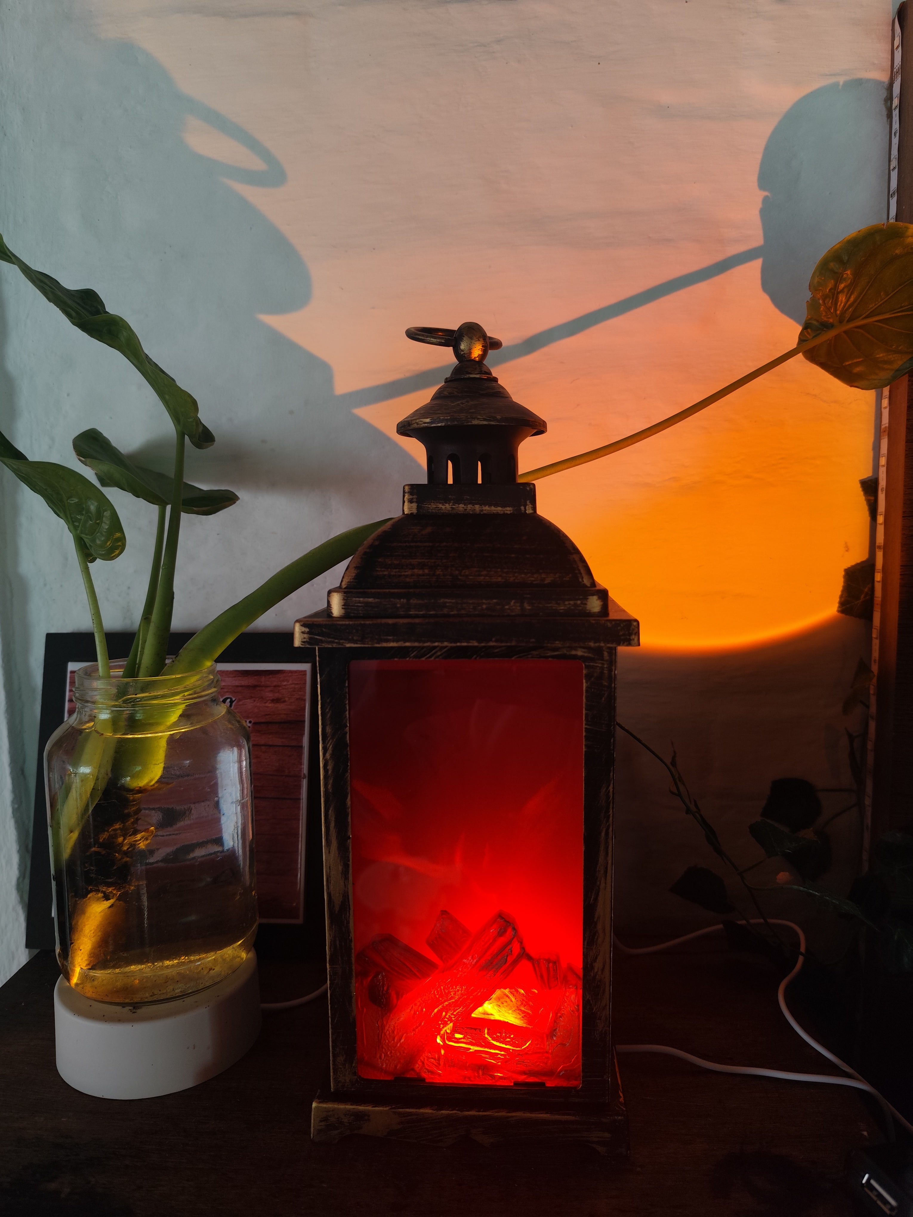 Lámpara farol que simula llamas