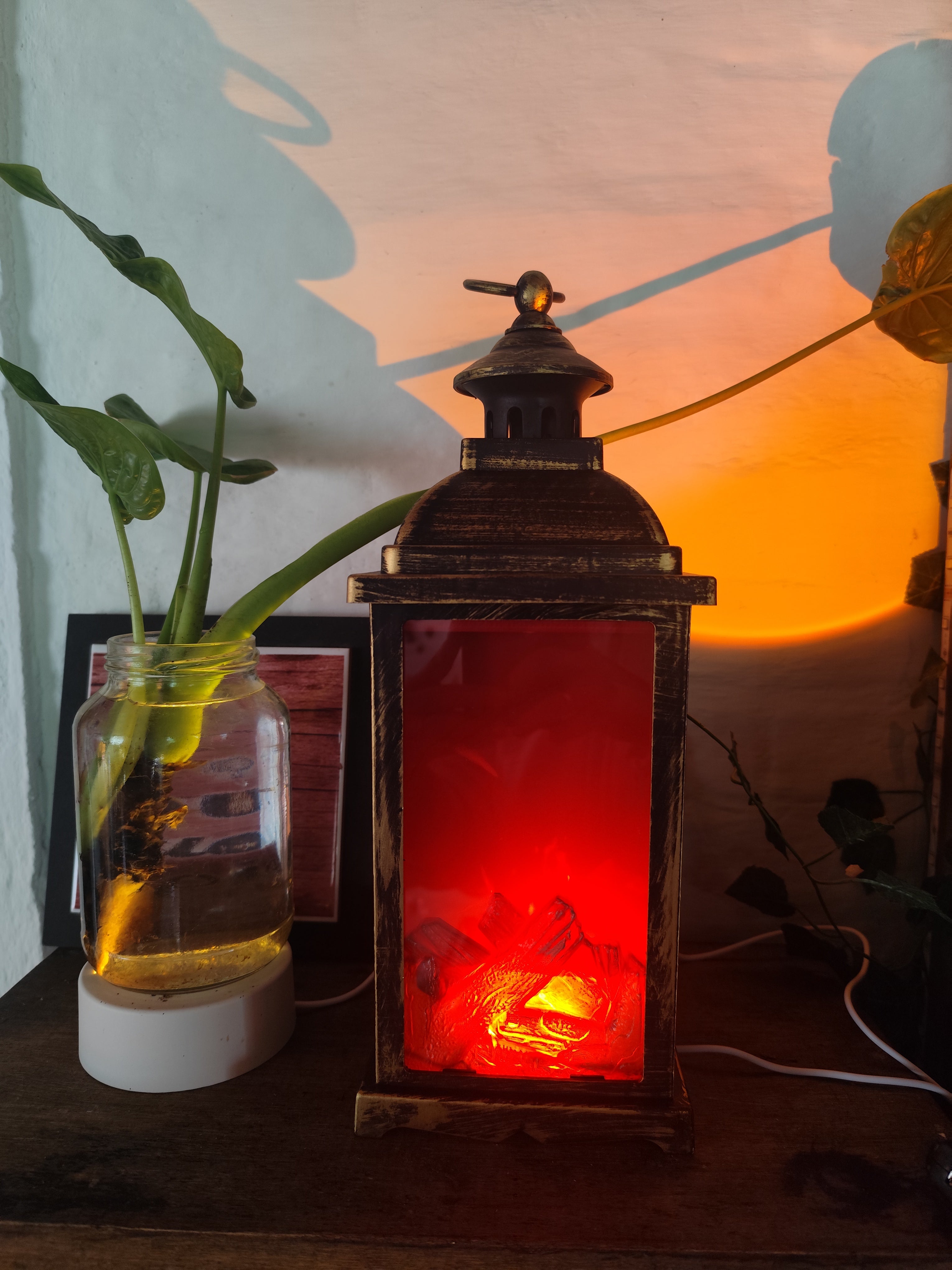 Lámpara farol que simula llamas