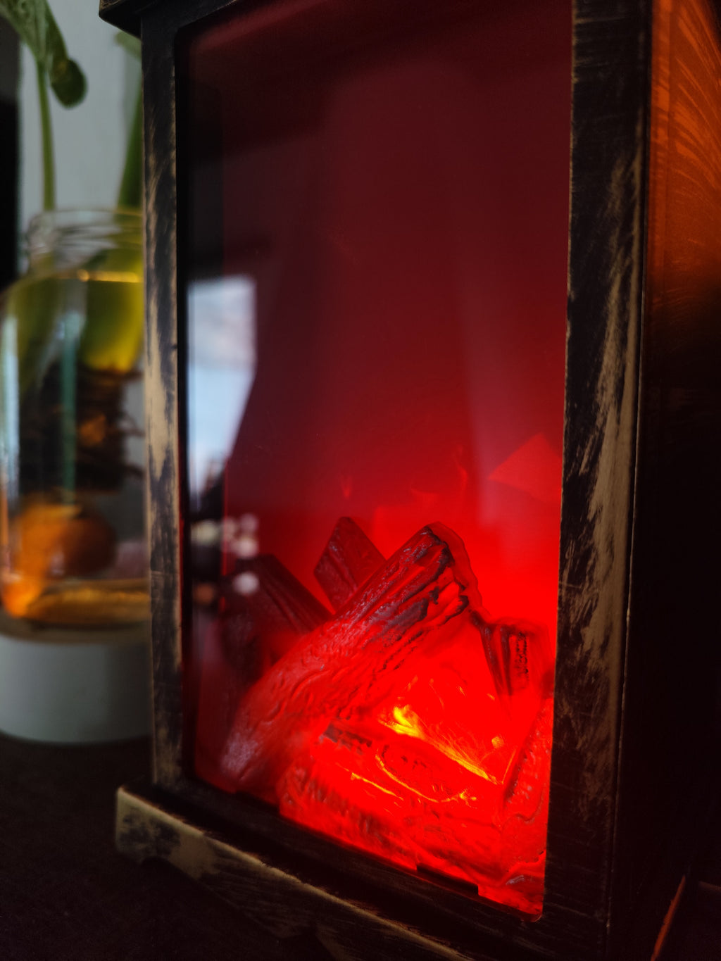 Lámpara farol que simula llamas
